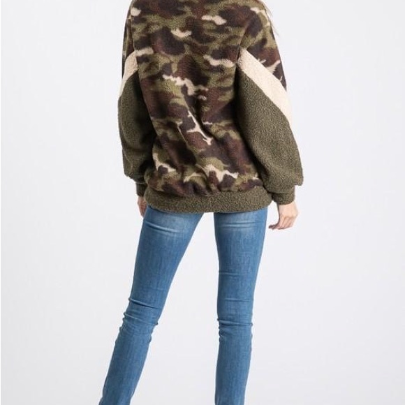 NWT!!!  Olive Green and Cream Chevron & Camouflage Pullover in Fleece - Picture 4 of 10